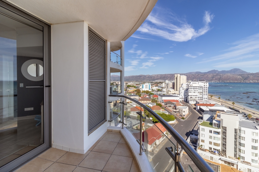 To Let 3 Bedroom Property for Rent in Strand Central Western Cape